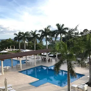 https://magia-beachside-condo.allrivieramayahotels.com